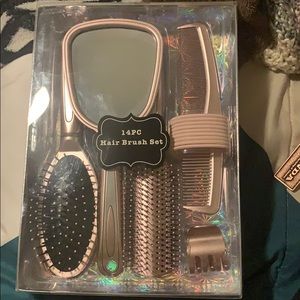 Hair Brush Set . Never used . brand new
